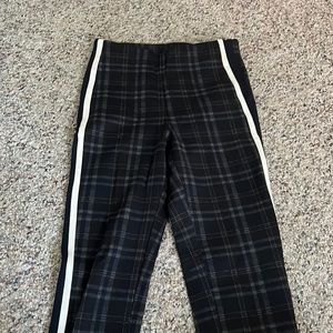 Plaid leggings with white and black stripe